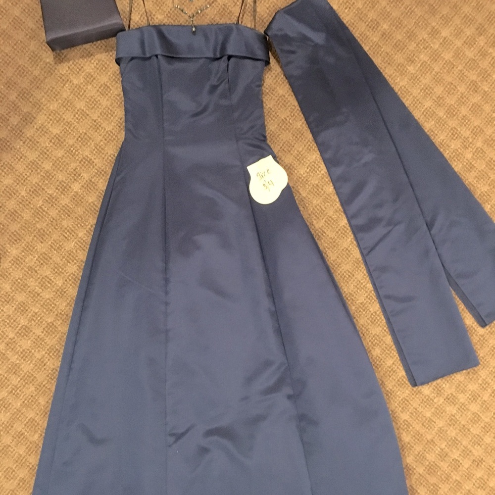 Royal blue straples gown w/purse &  jewelry Sz 3/4